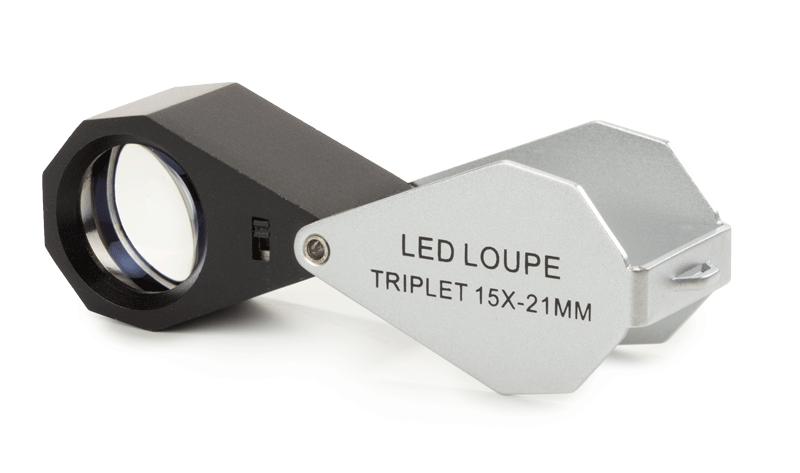 Triplet-Lupe 15x mit LED-Beleuchtung PB.5018-LED - www.letscopes.com